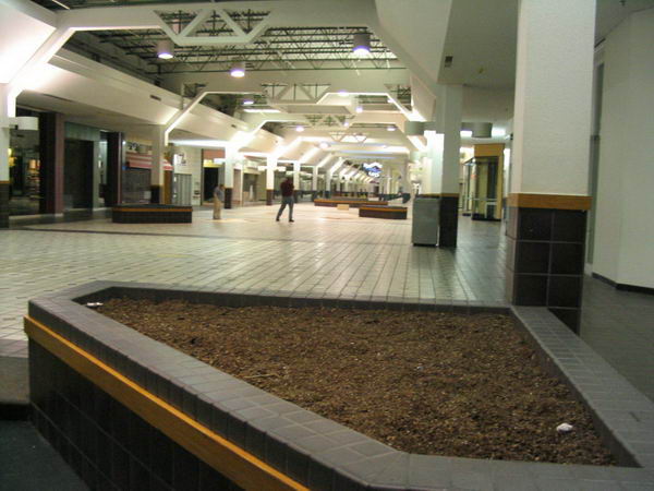 Wonderland Mall (Wonderland Shopping Center) - 2004 Photo